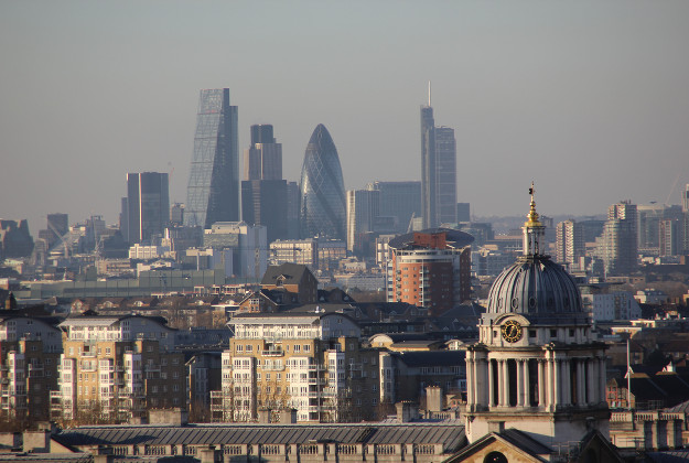 Crackdown by London authorities to prevent the sale of counterfeit good to tourists in the Piccadilly Circus area