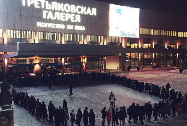 Line-up at Tretyakov Gallery. 