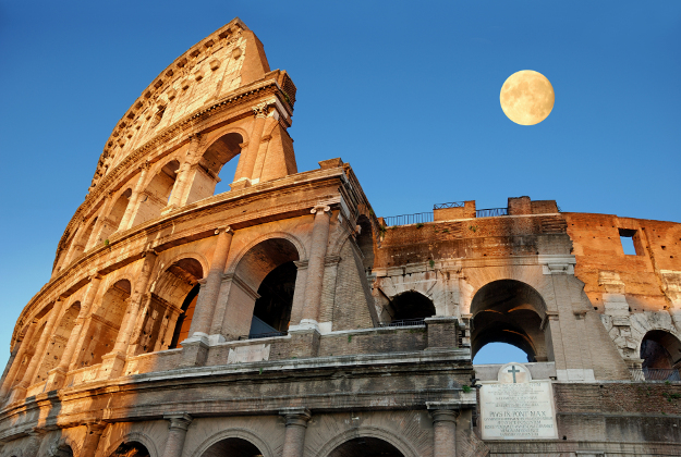 Famous Colosseum in Rome (Flavian Amphitheatre), Italia. 